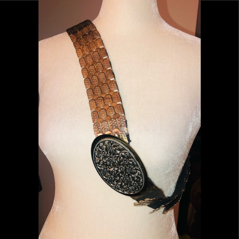 Women’s silver stretch belt